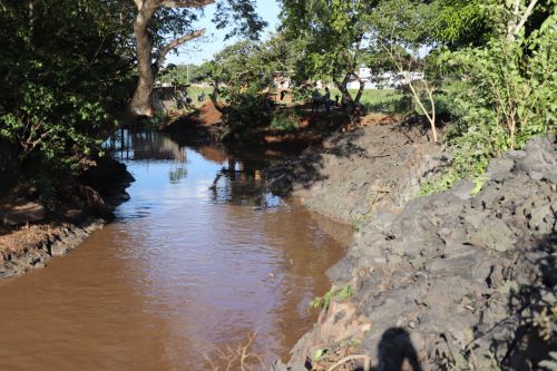 Guaíra - Córrego do Meio passa por melhorias • Portal Guaíra