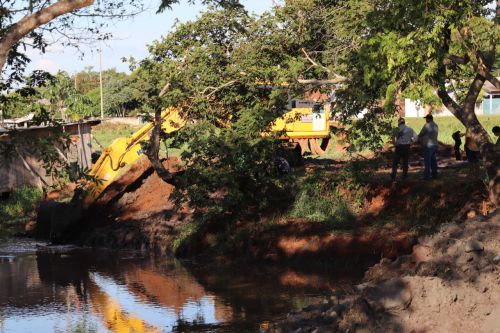 Guaíra - Córrego do Meio passa por melhorias • Portal Guaíra