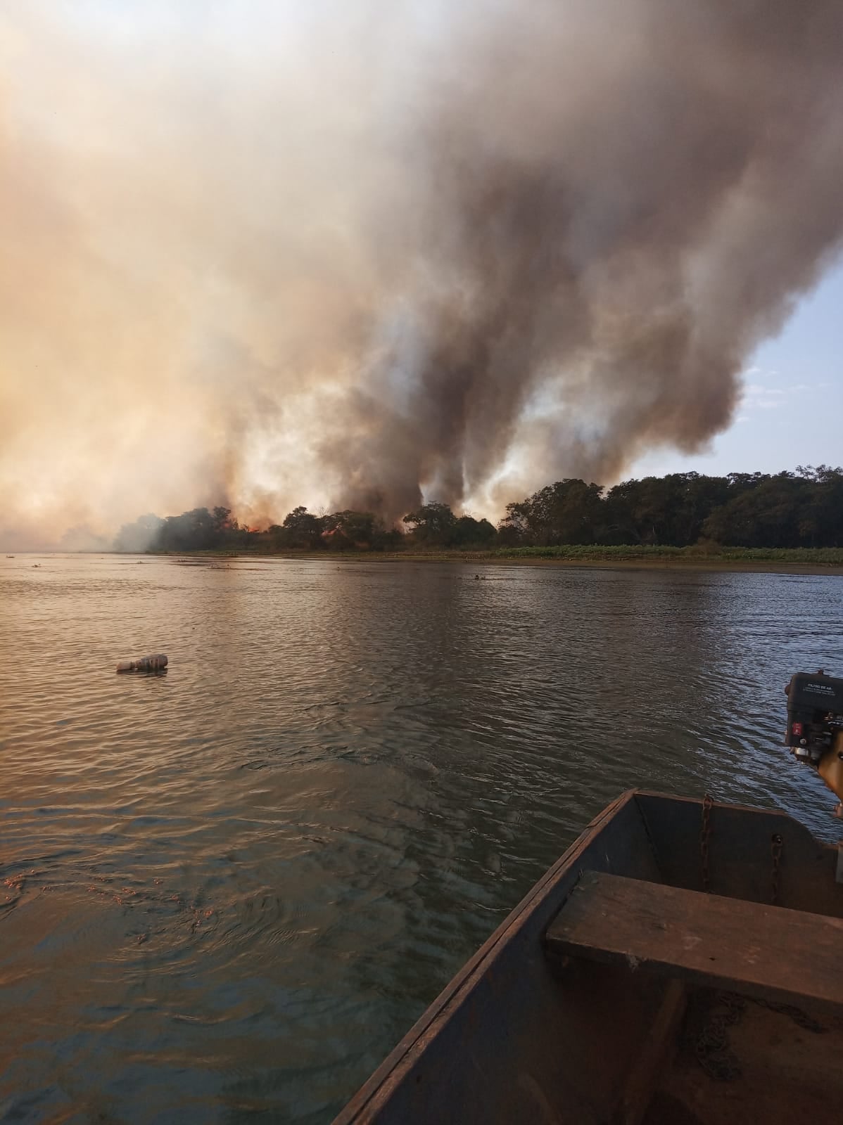Guaíra - Município divulga imagens do grande incêndio que atinge a Ilha Grande • Portal Guaíra