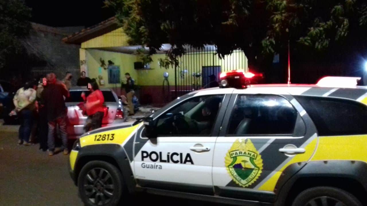 Guaíra - Veículo bate em outro e para dentro de borracharia na Thomaz Luiz Zeballos • Portal Guaíra