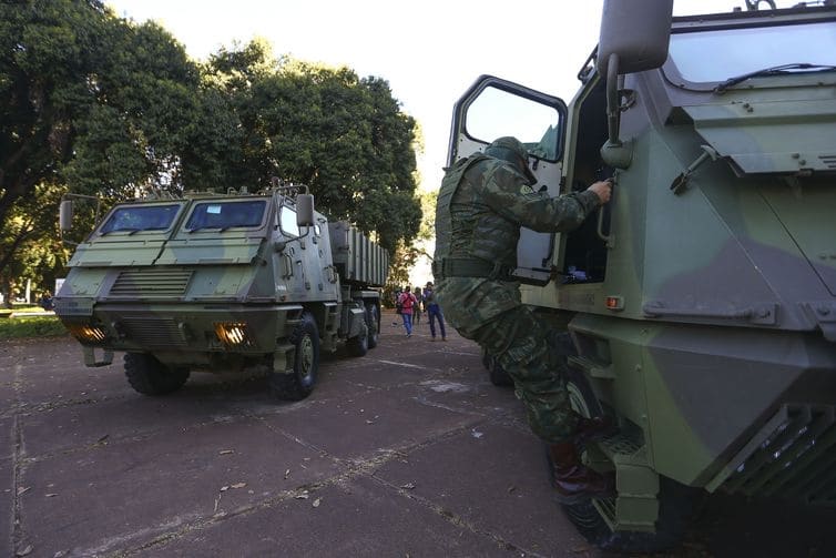 Brasília - Marinha faz desfile com carros blindados na Esplanada dos Ministérios 2 Brasília - Marinha faz desfile com carros blindados na Esplanada dos Ministérios • Portal Guaíra