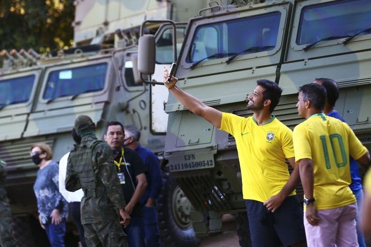 Brasília - Marinha faz desfile com carros blindados na Esplanada dos Ministérios 1 Brasília - Marinha faz desfile com carros blindados na Esplanada dos Ministérios • Portal Guaíra