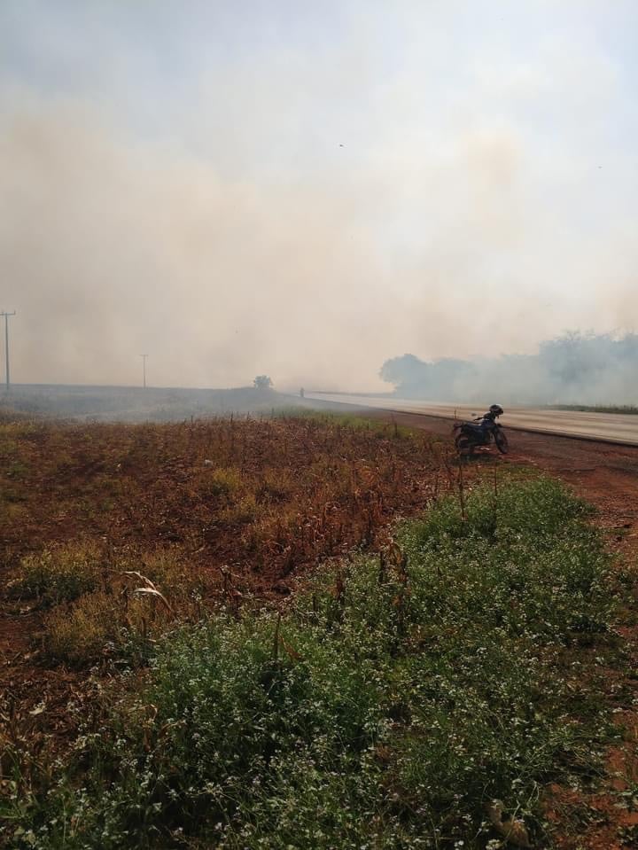 Guaíra - Faxinha e BR 272 são atingidas por incêndio • Portal Guaíra