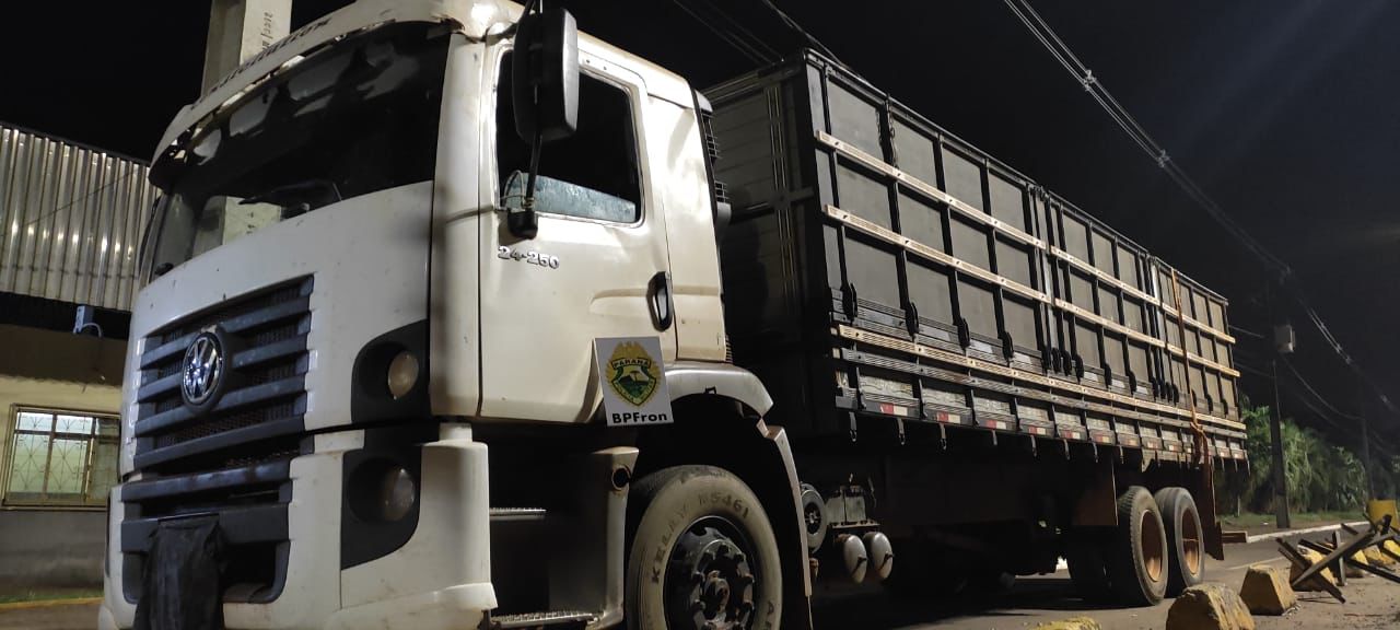 Altônia - BPFron apreende carro e caminhões carregados com cigarros contrabandeados • Portal Guaíra