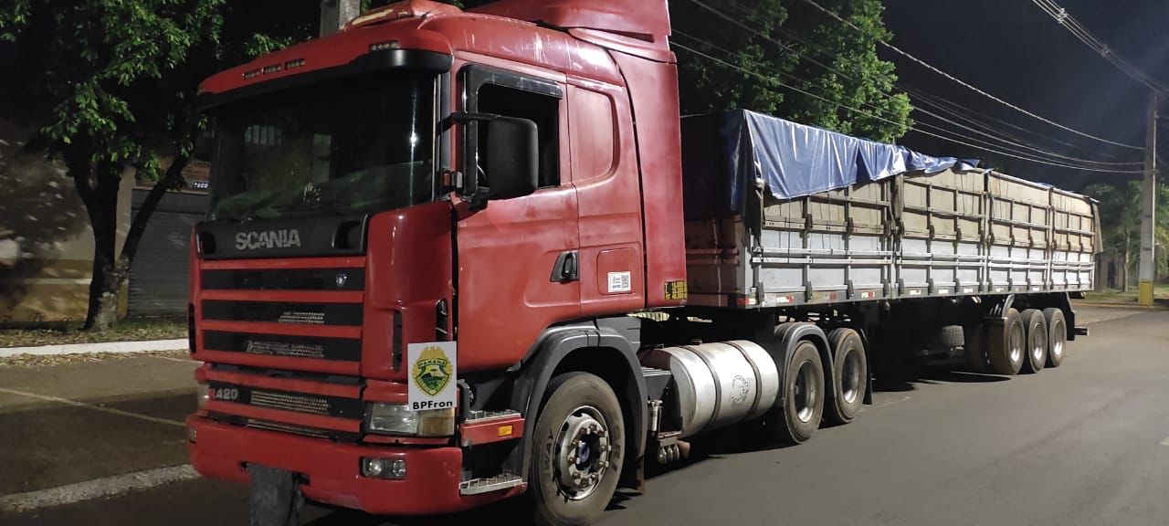 Altônia - BPFron apreende carro e caminhões carregados com cigarros contrabandeados • Portal Guaíra