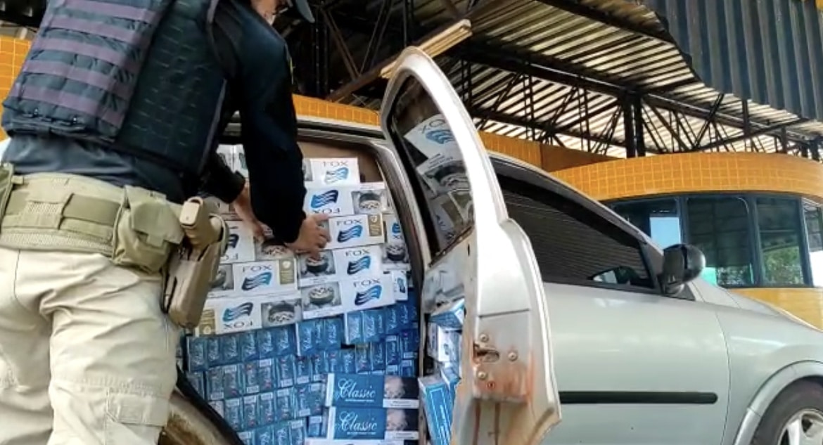 Guaíra - PRF apreende carro carregado de cigarros contrabandeados • Portal Guaíra