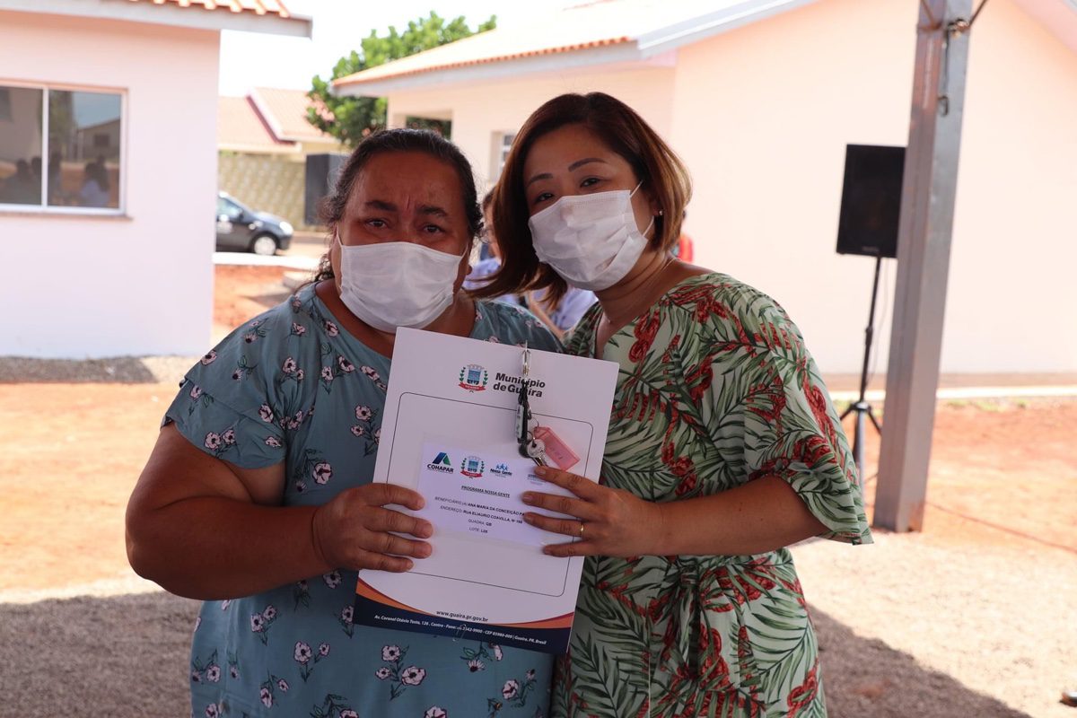 Guaíra - Vinte e uma famílias guairenses recebem as chaves de casas pelo ‘Programa Nossa Gente Paraná’ • Portal Guaíra