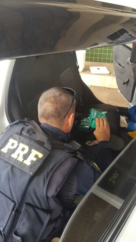Guaíra - PRF apreende drogas em tanque de combustível e prende dois traficantes • Portal Guaíra