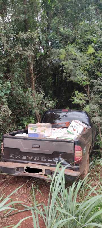 Guaíra - PF e BPFron apreendem veículo carregado com 500 litros e 100 kg de agrotóxicos contrabandeados • Portal Guaíra