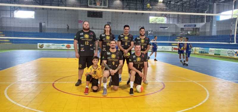 Guaíra - Equipes guairenses de vôlei participam de competição Triangular contra cidades da região • Portal Guaíra
