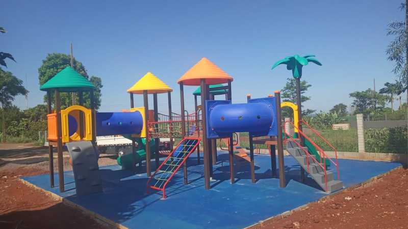 Guaíra - Parque Infantil é instalado na Comunidade Fernando Lopes Quintas • Portal Guaíra