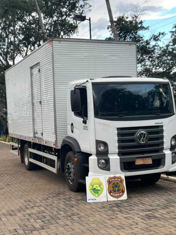 Marechal - BPFron e Polícia Federal apreendem cigarros contrabandeados, embarcação e caminhão • Portal Guaíra