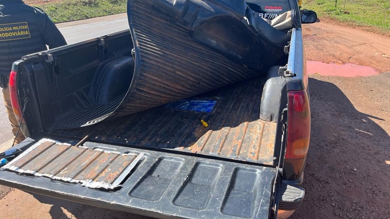 PR 323 - PRE apreende 182 kg de maconha que estava em fundo falso de caminhonete • Portal Guaíra