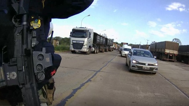 Guaíra (Urgente) - PRF controla fluxo de veículos na Ponte Ayrton Senna • Portal Guaíra